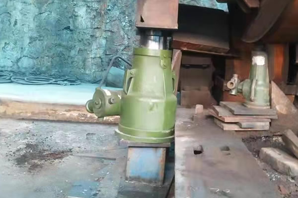 Screw jacks are used for maintenance work
