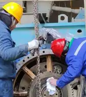 The use of hand pulled hoists for maintenance of impact crushers in cement plants