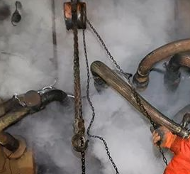 Heating furnace maintenance manual hoist lifting furnace door